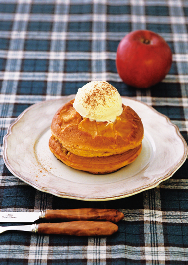 りんごのキャラメルホットケーキ のレシピ 作り方 Abcクッキングスタジオのレシピ 料理教室 スクールならabcクッキングスタジオ